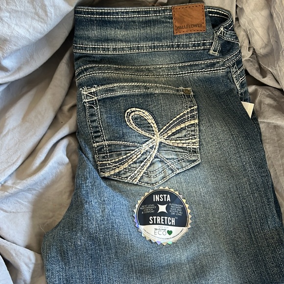 Wallflower Luscious Curvy fit. - Picture 4 of 4